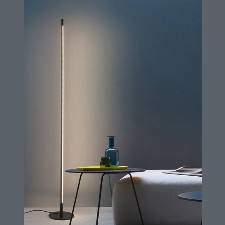 Ray Simple Linéaire LED Lampadaire Or Noir Métal Gel de Silice Salon Chambre - image 10 | Maison Opale